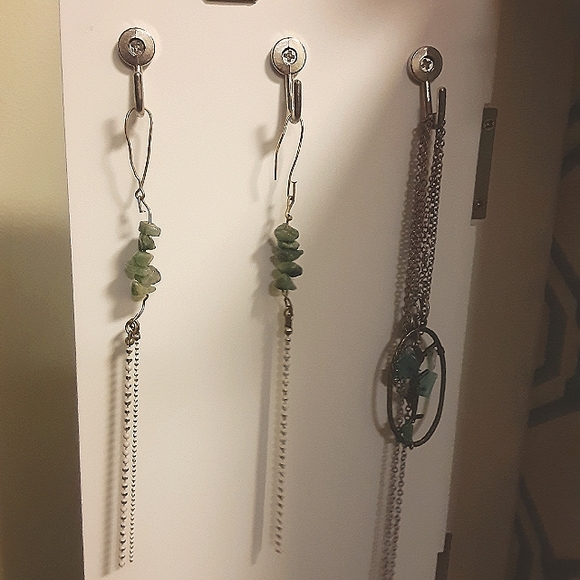 Green stone dangle earrings - Picture 3 of 6